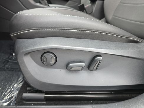 Certified 2024 Volkswagen Taos SE image 28