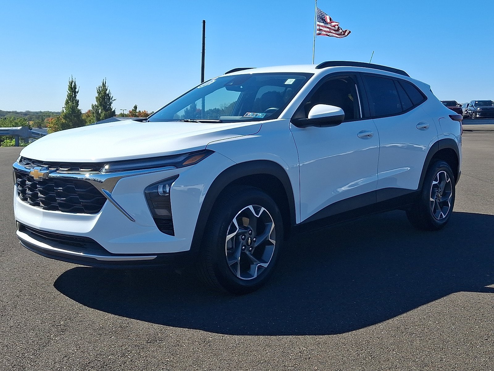 Used 2024 Chevrolet Trax LT w/ Driver Confidence Package FWD image 3