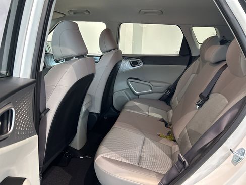 Used 2025 Kia Soul LX w/ LX Technology Package image 18