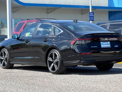 Used 2024 Honda Accord Sport image 3