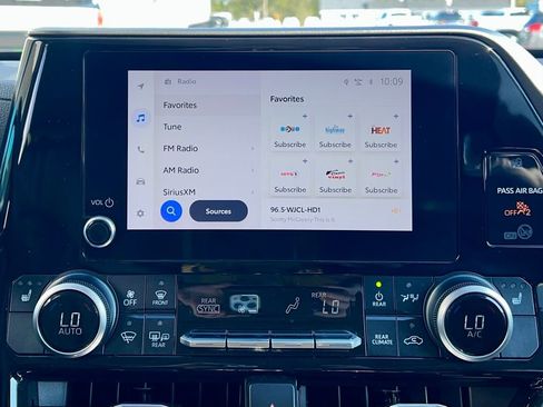 Used 2024 Toyota Highlander XLE image 31