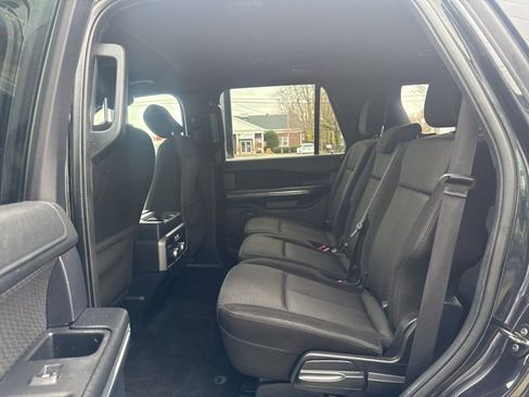 Used 2019 Ford Expedition XLT image 12