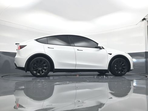 Used 2021 Tesla Model Y Long Range image 24
