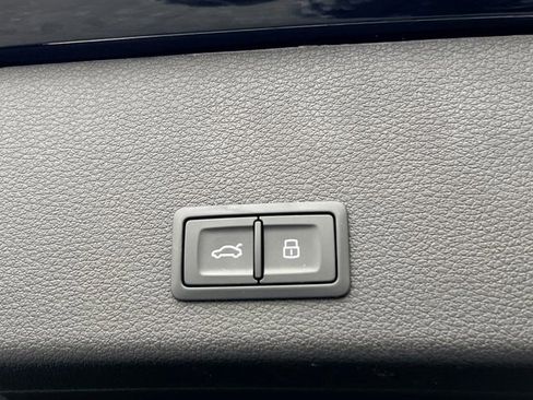 Certified 2023 Audi e-tron S Premium Plus image 18