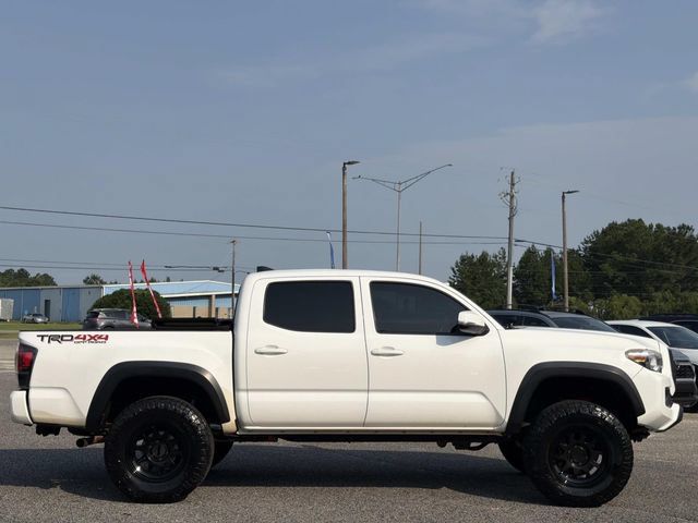 Used 2019 Toyota Tacoma TRD Off-Road AWD/4WD image 4