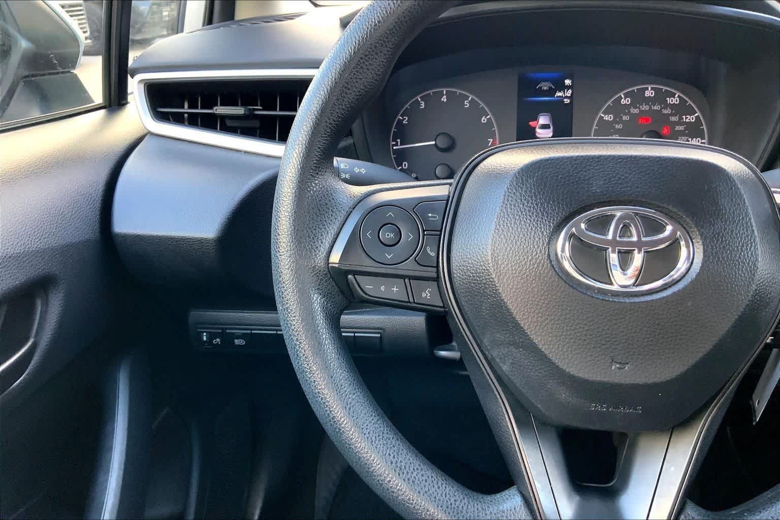 Used 2025 Toyota Corolla LE FWD image 23