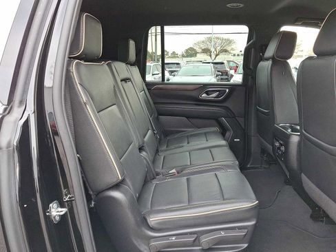 Used 2024 Chevrolet Suburban Premier image 32