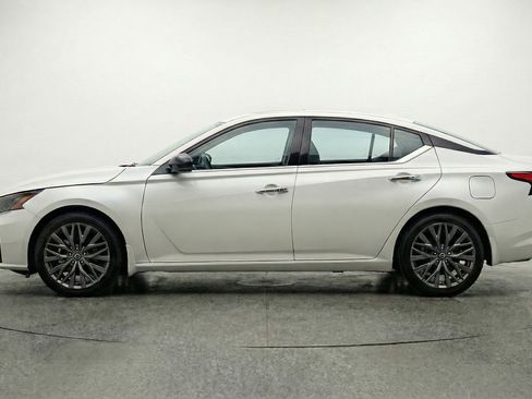 Used 2025 Nissan Altima 2.5 SV FWD image 5