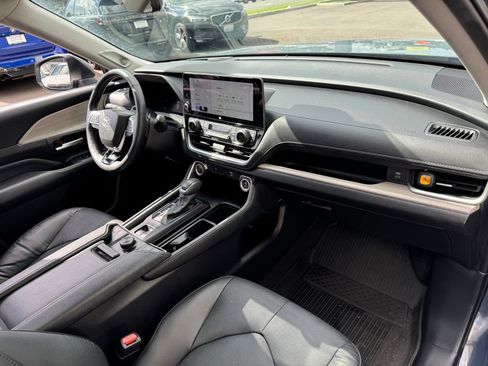 Used 2024 Toyota Grand Highlander AWD image 16