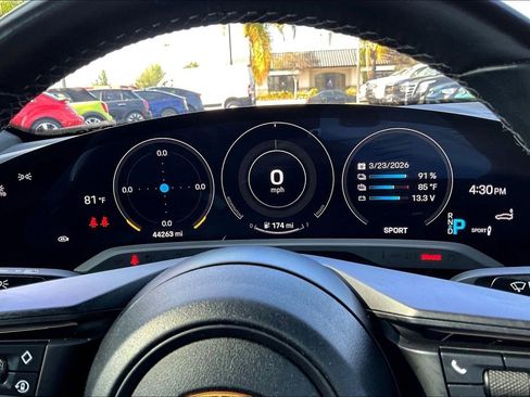 Used 2021 Porsche Taycan image 11