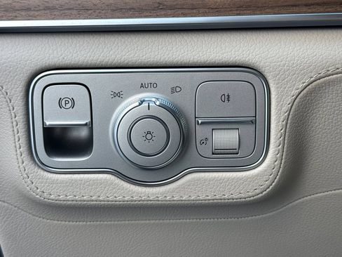 Used 2026 Mercedes-Benz GLS 450 4MATIC image 17