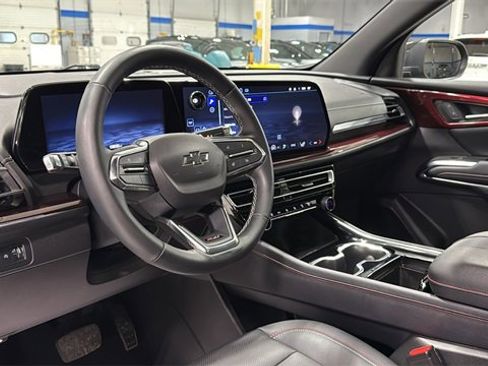 Used 2024 Chevrolet Traverse Z71 image 9