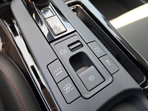 New 2025 Toyota Prius Plug-In Hybrid image 26