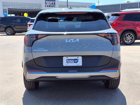 Certified 2026 Kia Sportage EX FWD image 6