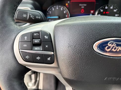 Used 2023 Ford Explorer XLT w/ Equipment Group 202A AWD/4WD image 25