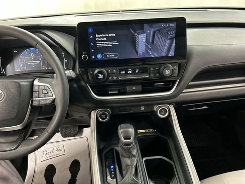 Used 2024 Toyota Grand Highlander AWD image 18