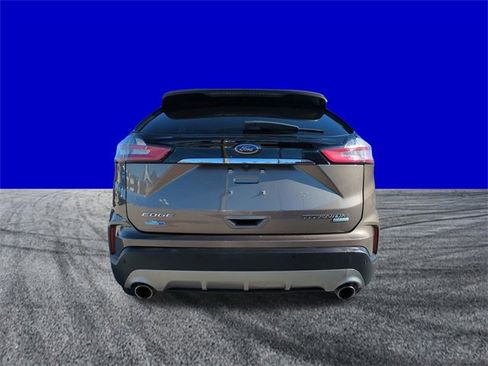 Certified 2019 Ford Edge Titanium image 5