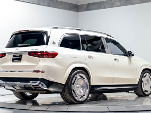 Used 2024 Mercedes-Benz Maybach GLS 600 4MATIC image 16