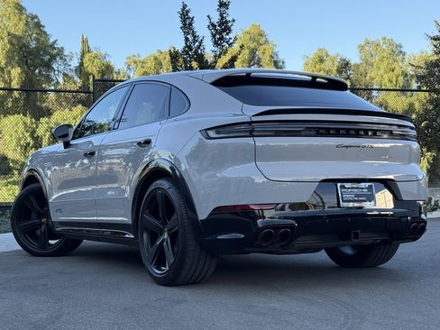 Used 2025 Porsche Cayenne GTS image 3