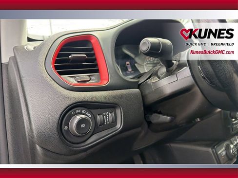 Used 2020 Jeep Renegade Trailhawk w/ Premium Leather Group image 17