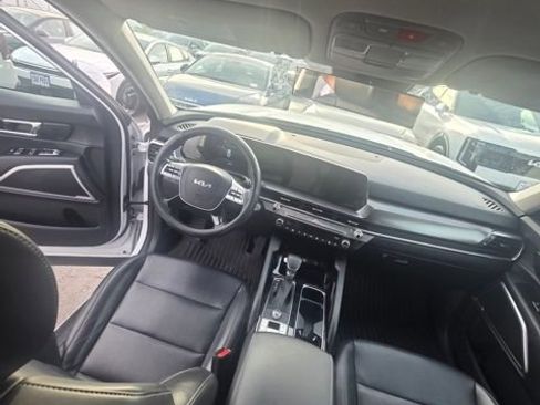 Certified 2024 Kia Telluride LX image 10