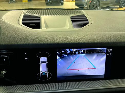 Used 2024 Porsche Cayenne image 26