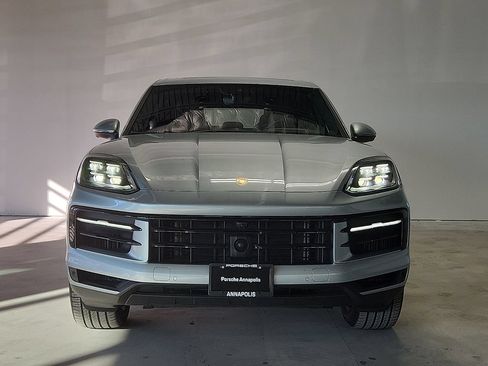 Certified 2025 Porsche Cayenne AWD/4WD image 8