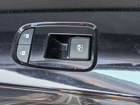 Used 2022 Nissan Pathfinder SV AWD/4WD image 36