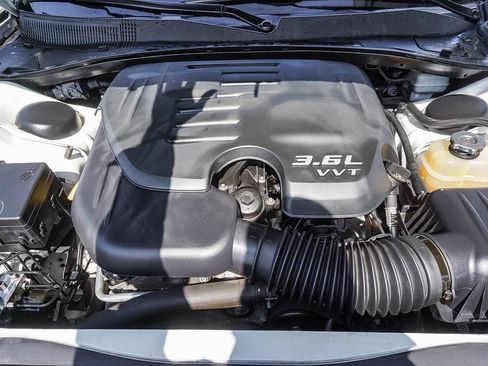 Used 2013 Chrysler 300 AWD w/ Driver Convenience Group image 26
