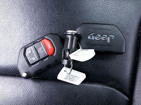 Used 2022 Jeep Wrangler Unlimited Sahara w/ Cold Weather Group image 29