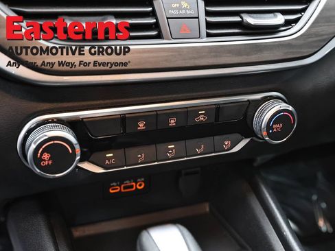 Used 2025 Nissan Altima 2.5 SV FWD image 20
