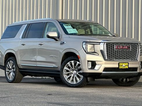 Used 2021 GMC Yukon XL Denali w/ Denali Premium Package AWD/4WD image 2