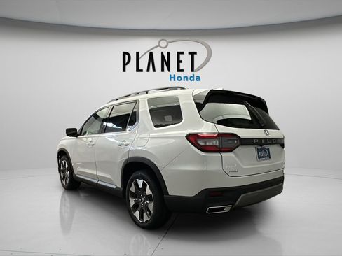 New 2026 Honda Pilot Touring image 6