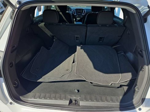 Used 2021 Chevrolet Equinox LT FWD image 16