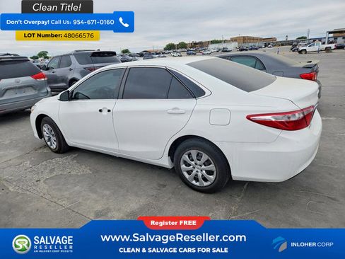 Used 2016 Toyota Camry LE image 3