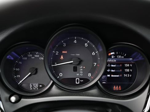 Certified 2024 Porsche Macan image 34