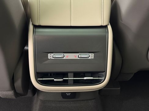 Used 2025 Lincoln Nautilus Reserve AWD/4WD image 38