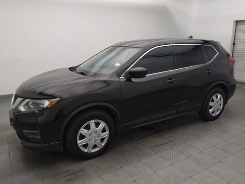 Used 2019 Nissan Rogue S image 2