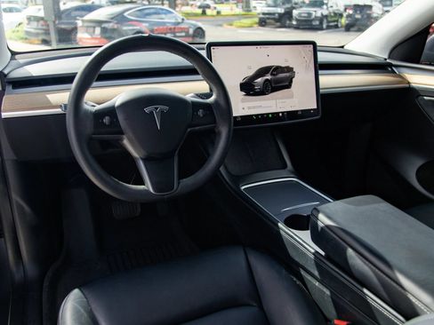 Used 2023 Tesla Model Y Long Range AWD/4WD image 16
