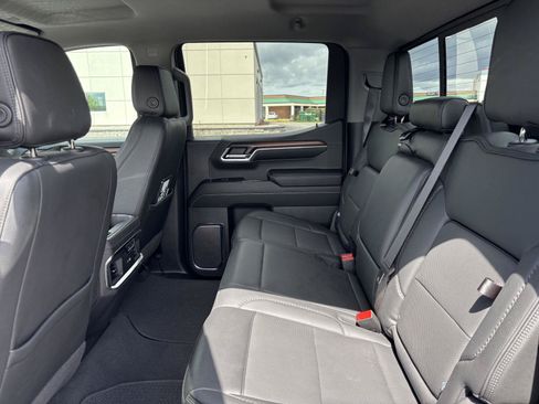 Used 2024 GMC Sierra 1500 Denali w/ Technology Package AWD/4WD image 40