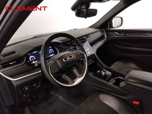 Used 2023 Jeep Grand Cherokee Altitude image 33