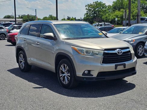 Used 2015 Toyota Highlander XLE AWD/4WD image 1