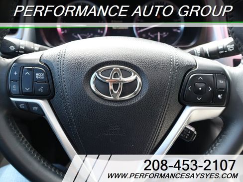 Used 2016 Toyota Highlander XLE image 24