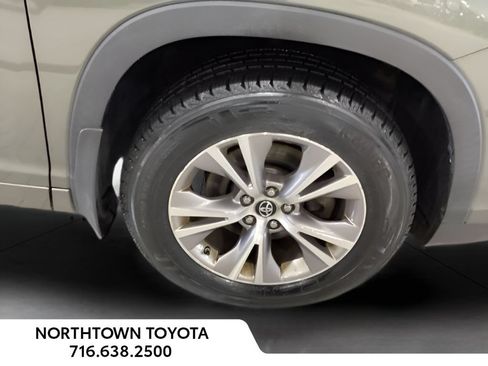 Used 2016 Toyota Highlander Plus AWD/4WD image 27