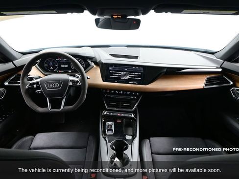 Used 2022 Audi e-tron GT Premium Plus image 10