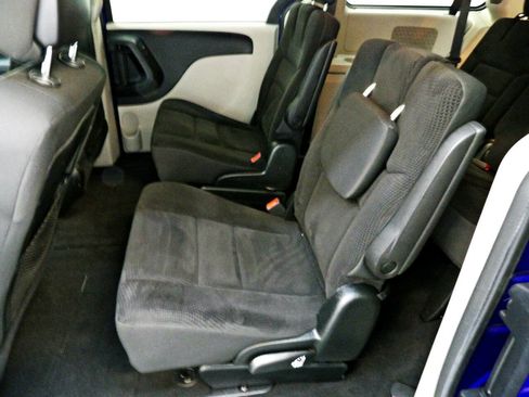 Used 2018 Dodge Grand Caravan SE w/ UConnect Hands-Free Group FWD image 9