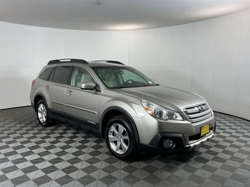 Used 2014 Subaru Outback 2.5i Limited w/ Moonroof Package AWD/4WD image 3