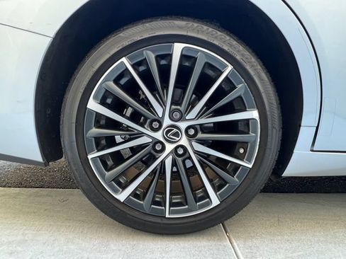 Used 2025 Lexus ES 350 w/ Premium Package FWD image 13