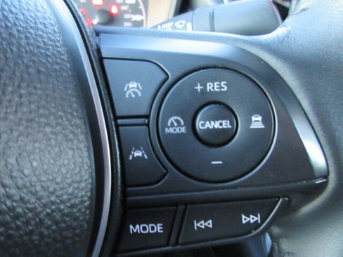 Used 2025 Toyota Corolla SE image 17