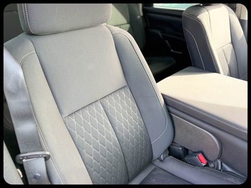 Used 2019 Nissan Titan SV RWD image 12
